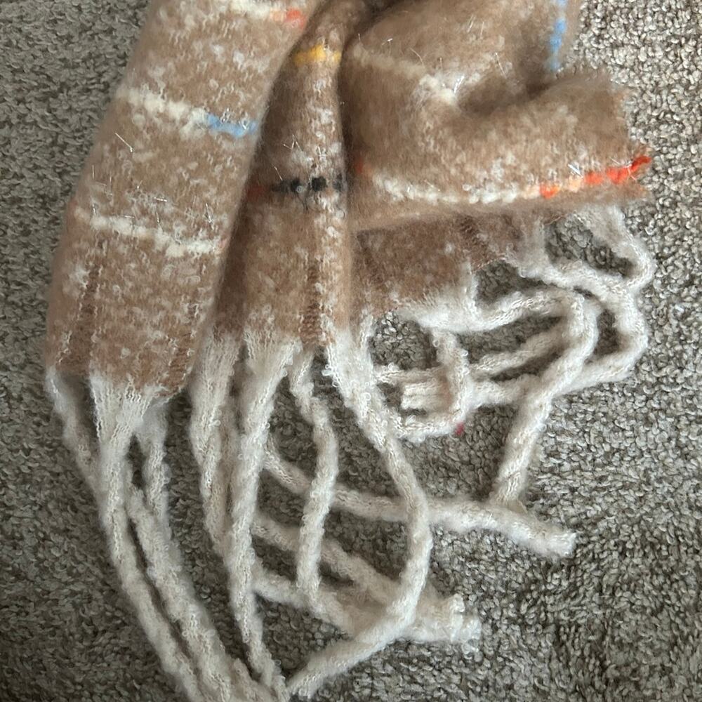 Women’s Scarf - Picture 2 of 5